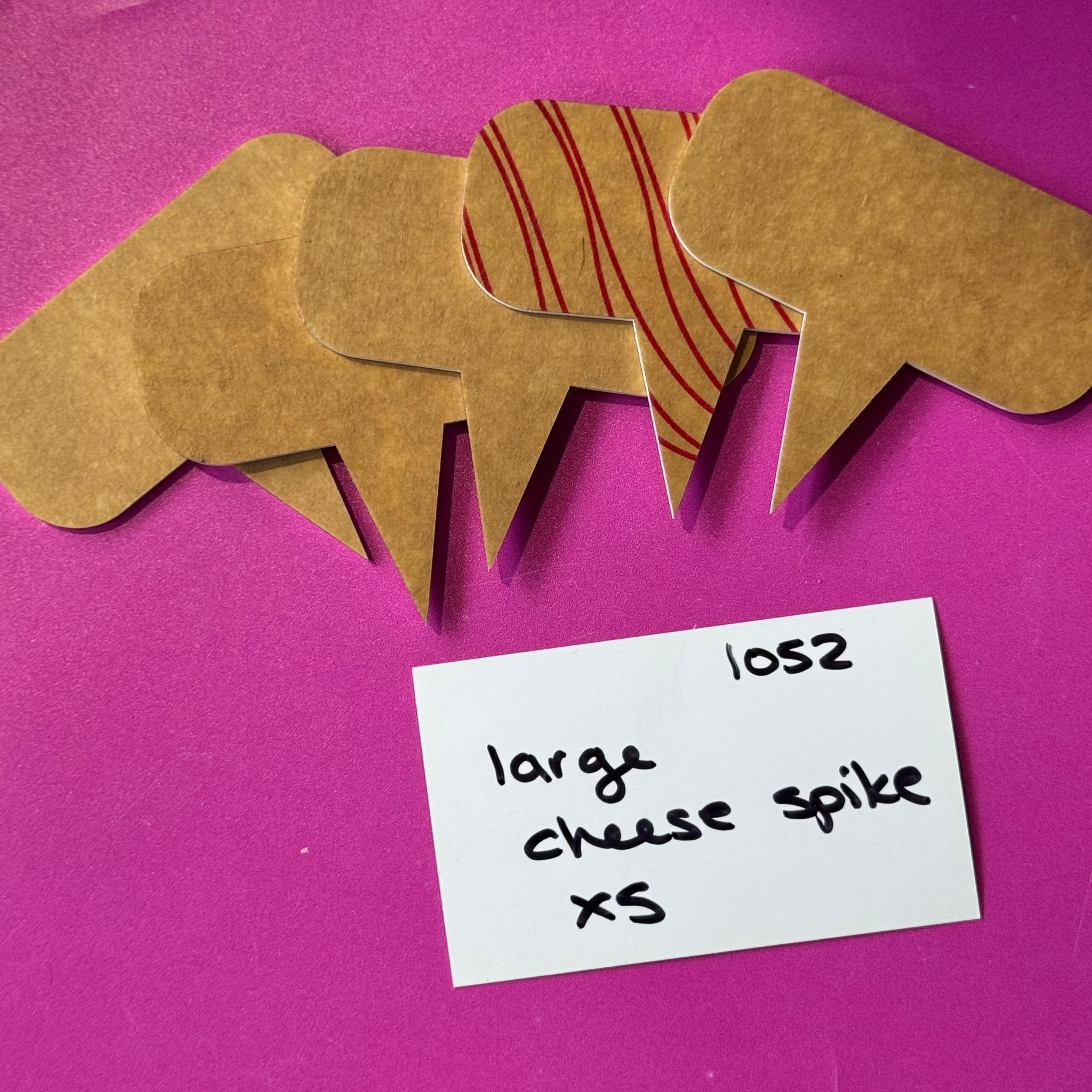 #1052 - 5 x extra large cheese spikes